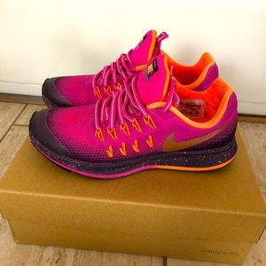 Nike H2O Repel, Size Y5.5 or Women 7